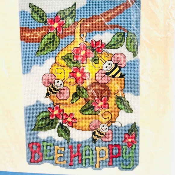 Craftways June Banner Bee Happy Plastic Canvas Kit 12"x18" (2013) - New/Sealed - Picture 2 of 5